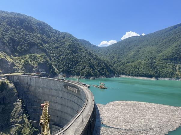 Dam wall with a view of the acummulation and mountains.