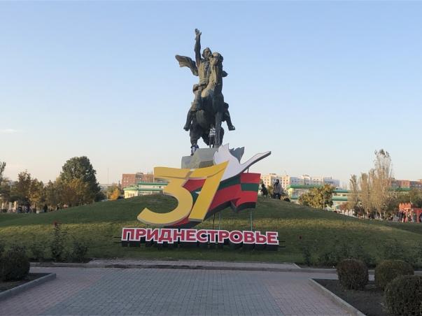 Monument of a man on a horse with a number 31 and sign saying Pridnestovlje under it. 